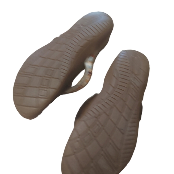 9 Vionic multicolored flip flop - Picture 4 of 5